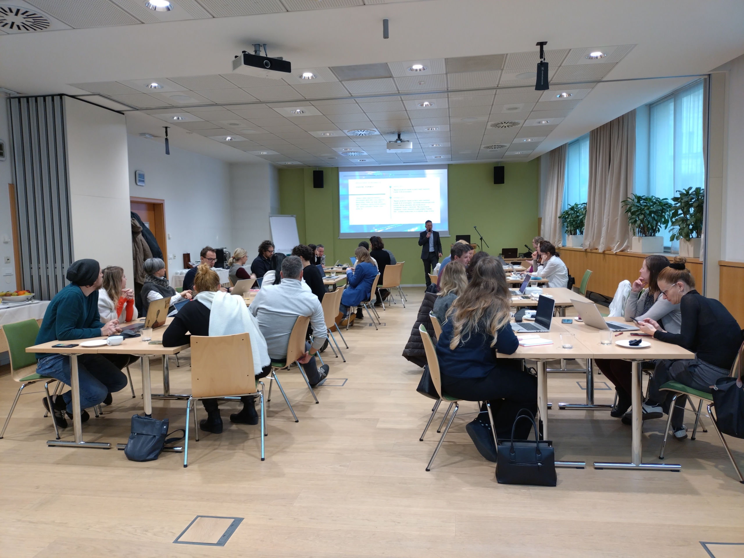 Ali so komunikacijske veščine ključ do uspešnega prompt inženiringa